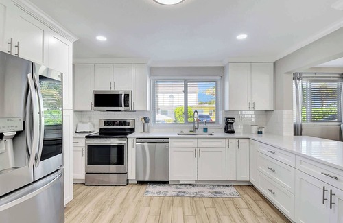 Delray Beach House | Modern and Updated Delray Beach Escape Sleeps 10!