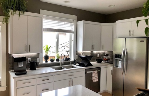 West Salem House | Modern and well appointed home with amazing outdoor space. 10 min from downtown.