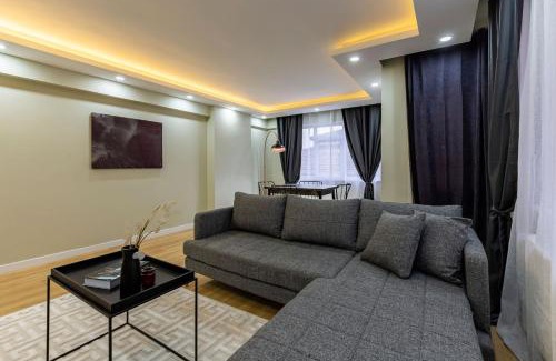 Maltepe Apartment | Modern and Well Designed Apartment Near Public Transportation in Maltepe