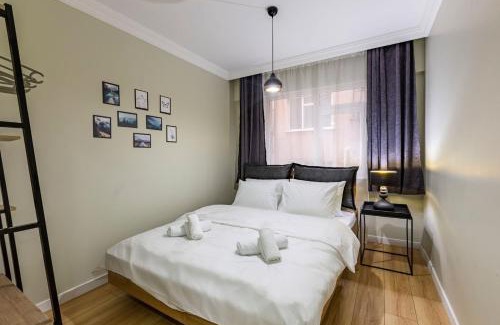 Maltepe Apartment | Modern and Well Designed Apartment Near Public Transportation in Maltepe