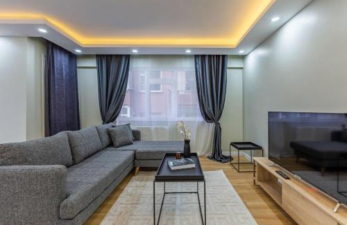 Maltepe Apartment | Modern and Well Designed Apartment Near Public Transportation in Maltepe