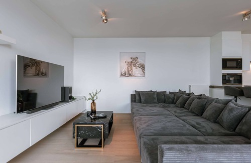 De Kaaien Apartment | Modern Antwerp Apartment With City Views 2 Bedrooms