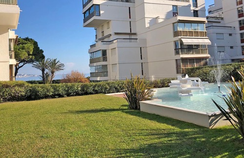 Mandelieu-la-Napoule Beach Apartment | Modern apartment with air conditioning, pool and tennis courts, within walking distance of the beach