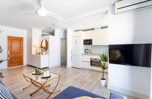 Conil de la Frontera City Center Apartment | Modern Apartment in Great Location with Balcon