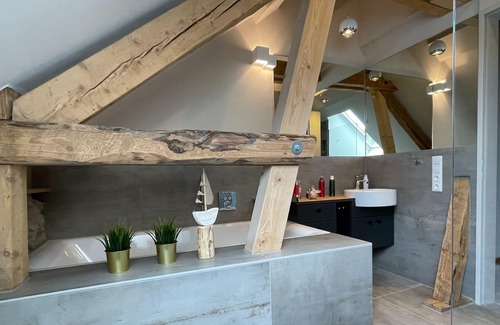 Mutzenich Apartment | Modern Apartment in Monschau with Balcony and Barbecue