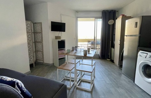 La Cote Radieuse Apartment | Modern Apartment for 5 with Parking and Pool