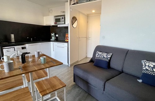 La Cote Radieuse Apartment | Modern Apartment for 5 with Parking and Pool
