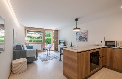 Les Praz-de-Chamonix Apartment | Modern apartment with terrace and parking