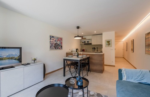 Les Praz-de-Chamonix Apartment | Modern apartment with terrace and parking