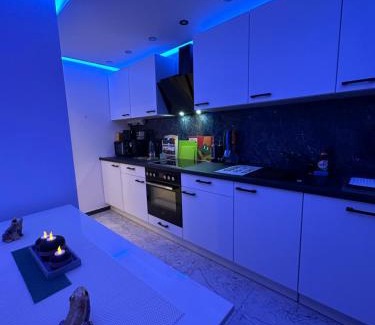 Neuburg Apartment | Modern Apartments Neuburg T - TOP - 2 Zimmer, Badewanne, Balkon, Parkplatz, Küche, Wi-Fi, TV