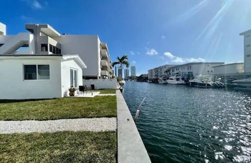 Eastern Shores Condo | Modern Apart beside canal, near beach w/parking