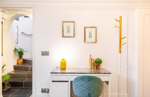Meudon Apartment | Modern Apartement Grand Paris, TV Salon, Sharing Garden, Villa des Ammonites
