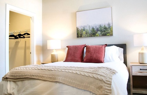 Briargate Apartment | Modern Apartment in Prime Location (ID2044X40)