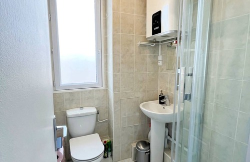 Vitry-sur-Seine Apartment | Modern Apartment Very Close to Paris - Cozy & Fast Wifi - 10 min to Metro