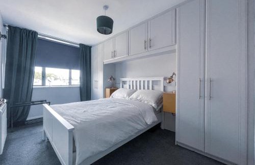 Islandbridge Apartment | Modern apartment 10min from City Center with parking