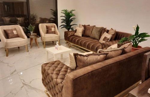 Amman Apartment | Modern Apartment, 3-Bedroom, Guest Room, 3-Bathrooms, with AC in the Heart of Amman