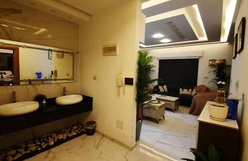Amman Apartment | Modern Apartment, 3-Bedroom, Guest Room, 3-Bathrooms, with AC in the Heart of Amman