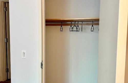 Gravesend House | Modern Apartment 3 minutes to train station