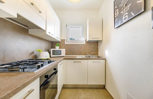 Monte Petrosu Apartment | modern apartment 5 min from the sea with swimming pool, air conditioning and wi-fi