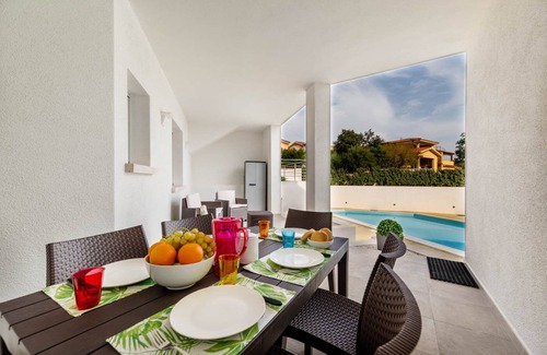 Monte Petrosu Apartment | modern apartment 5 min from the sea with swimming pool, air conditioning and wi-fi