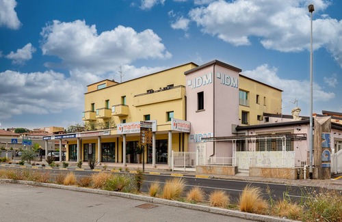Paratico Apartment | Modern apartment a stone's throw from the lake with private parking