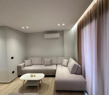 Kodrra Apartment | Modern Apartment by Klaudia