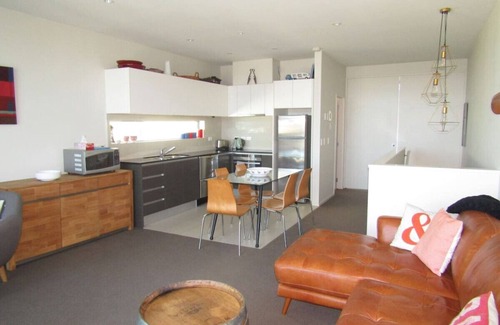 Taupo Apartment | Modern apartment, close to Town with great Views