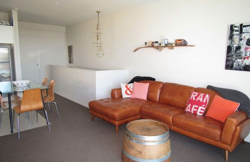 Taupo Apartment | Modern apartment, close to Town with great Views
