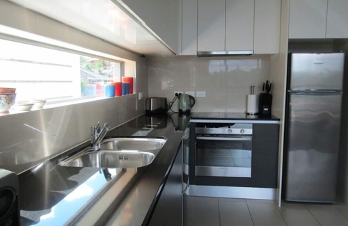 Taupo Apartment | Modern apartment, close to Town with great Views