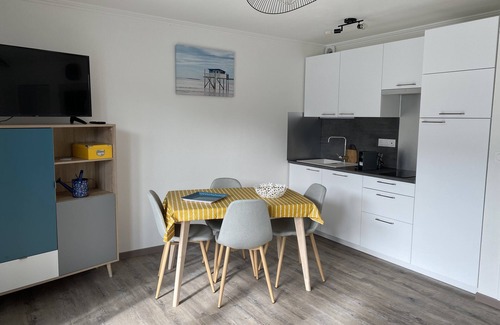 Stella-Plage Apartment | Modern apartment close to the beach with parking and garage included.