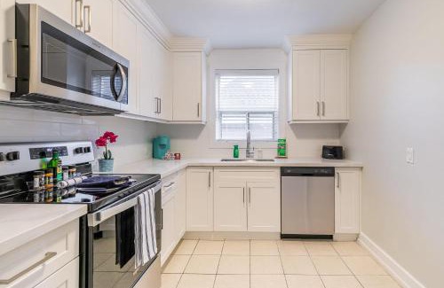 Hamilton Apartment | Modern Apartment - Corktown Hamilton