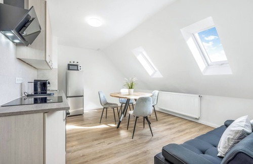 Wilhelmshaven Apartment | Modern apartment close to the shore with a view of the countryside