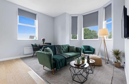 Mapperley Apartment | Modern Apartment Free Parking Double Bed Suite 5