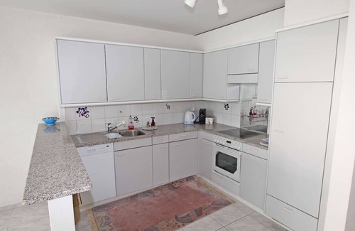Muralto Apartment | Modern apartment in a spacious apartment building in a central location