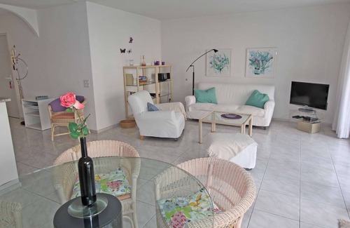 Muralto Apartment | Modern apartment in a spacious apartment building in a central location