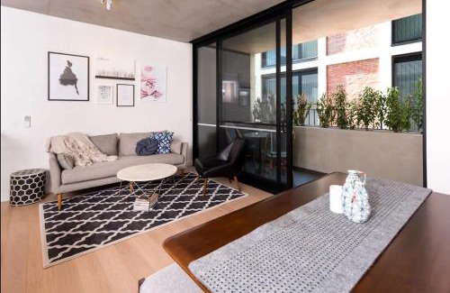Fitzroy Apartment | Modern Apartment In Flawless Fitzroy+Carpark
