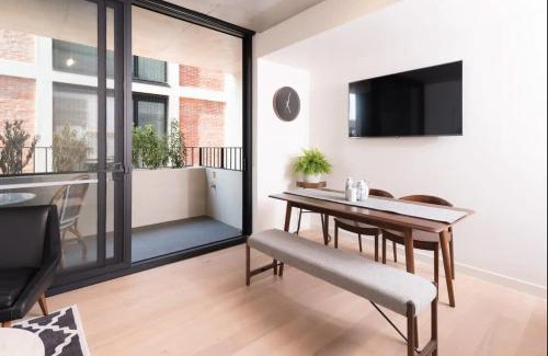 Fitzroy Apartment | Modern Apartment In Flawless Fitzroy+Carpark