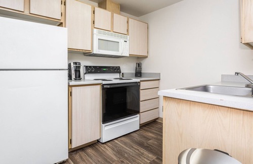 South Hill Apartment | Modern Apartment in Prime Location (ID7026X30)