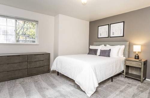 South Hill Apartment | Modern Apartment in Prime Location (ID7026X30)
