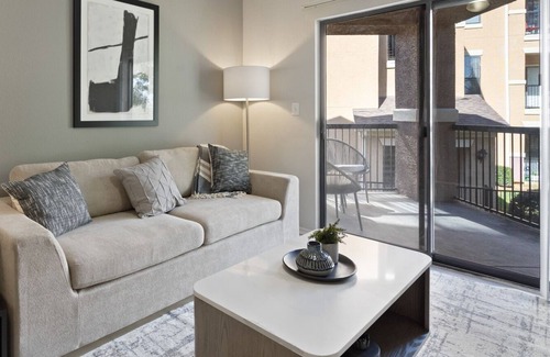 Lewisville Apartment | Modern Apartment in Prime Location (ID7886X47)