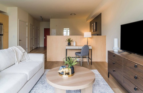 Everett Apartment | Modern Apartment in Prime Location (ID1208X070)