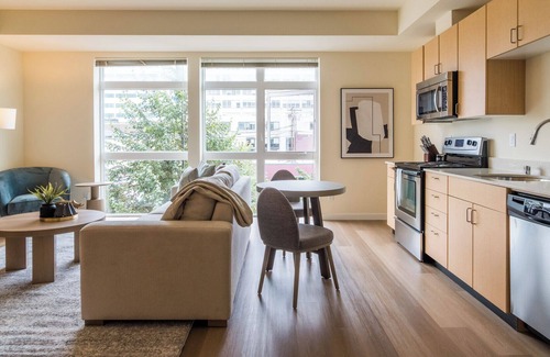 Everett Apartment | Modern Apartment in Prime Location (ID1208X070)