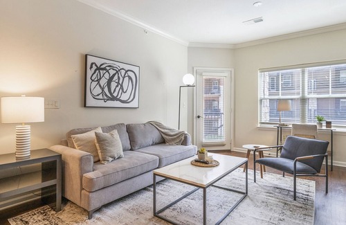 Prairie Village Apartment | Modern Apartment in Prime Location (ID1193X0)