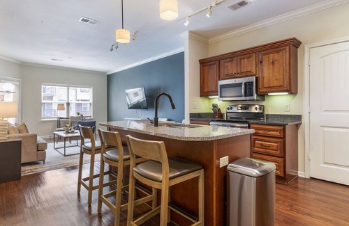 Prairie Village Apartment | Modern Apartment in Prime Location (ID1193X0)