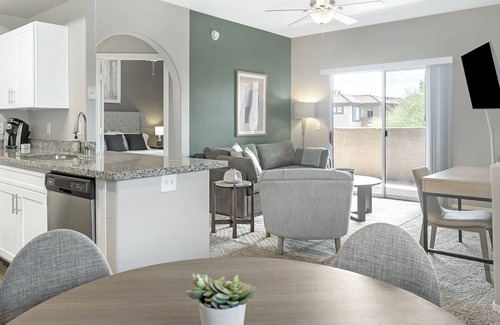Cortaro Apartment | Modern Apartment in Prime Location (ID7329X53)