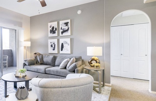 Cortaro Apartment | Modern Apartment in Prime Location (ID9503X29)