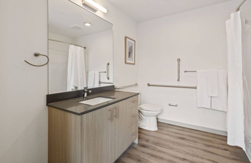 Kent Apartment | Modern Apartment in Prime Location (ID3794X39)