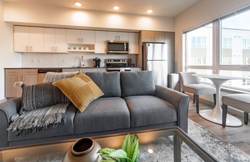 Kent Apartment | Modern Apartment in Prime Location (ID3383)