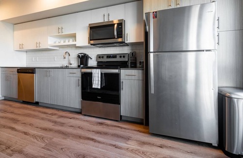 Kent Apartment | Modern Apartment in Prime Location (ID3383)