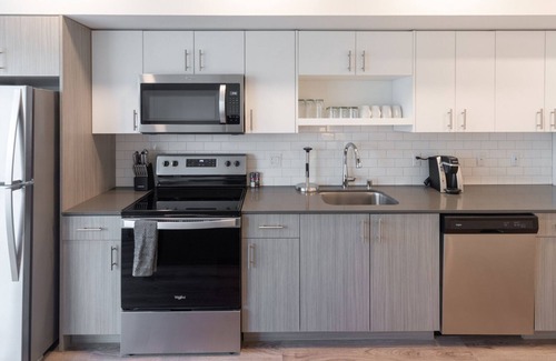 Kent Apartment | Modern Apartment in Prime Location (ID6597X31)